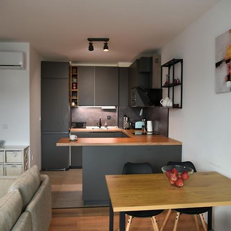 Sunlit Elegance Escape Apartment Varna Esterno foto