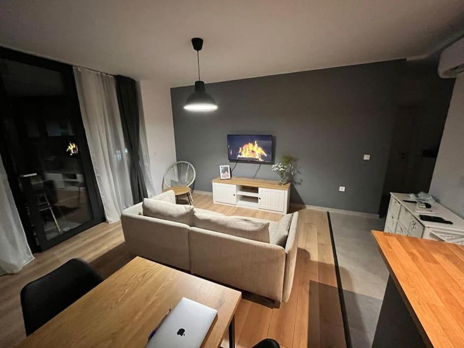 Sunlit Elegance Escape Apartment Varna Esterno foto